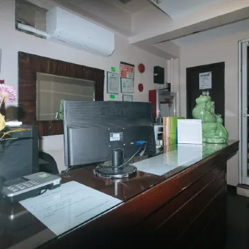 RedDoorz @ Regina Hometel J Victor Отели рядом со станцией Станция ПНР Пасай-Роуд