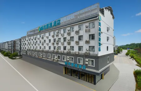 City Comfort Inn (Wuzhou Cangwu New County Third Office Area) Отели рядом с достопримечательностью «Автобусная станция Сугай Цзинь Цзинь Ши-бридж»