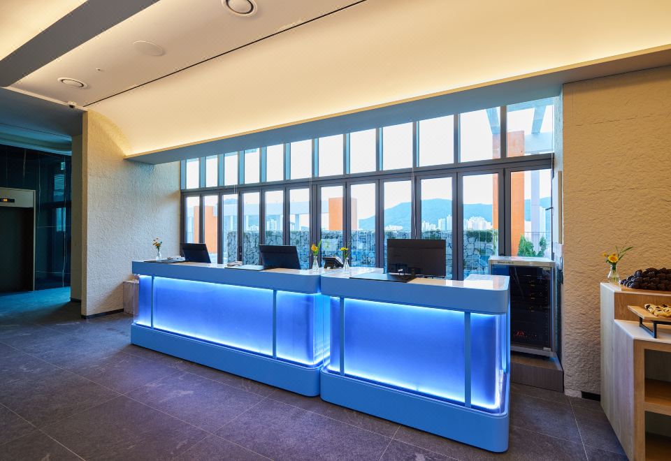 [호텔 에이치엘비의 넓은 객실 이미지]