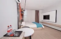 Meidashangpin Hotel (Huichang Bus Station Sunshine Auto City)