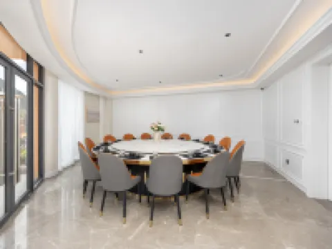 Vienna International Hotel (Huanglong Jiuzhai High-speed Railway Station Branch) Hotels in Songpan