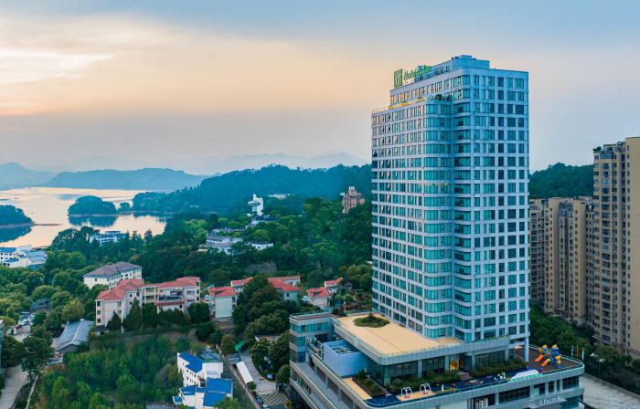 Holiday Inn ONE THOUSAND ISLAND LAKE by IHG