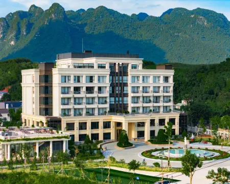 Venusgiti Hotspring Resort & Spa Hotels in Kim Boi District