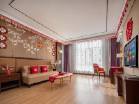 阿拉爾沙棗花香大酒店(胡楊河商業街塔里木大學店) 阿拉爾酒店