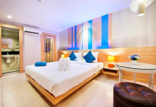 Ratana Apart-Hotel at Kamala Hotel Overview