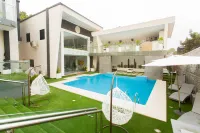 Kumasi Luxury Apartments @ the Fairview - Pools