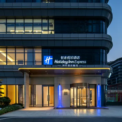Holiday Inn ExpressChengdu Phoenix Mountain Hotels near Xindu
