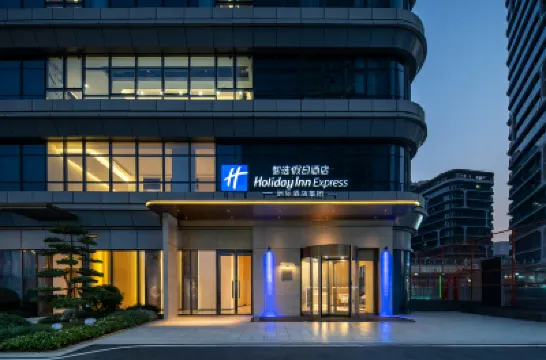 Holiday Inn ExpressChengdu Phoenix Mountain Hotels near Xindu