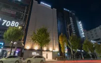Cheonan Monolith Hotel Cheonan Branch - 停車場