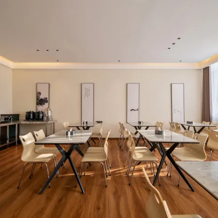 Changhong Pearl Hotel (Qinggeli Langshan Ski Resort)