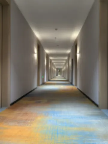 Four Seasons Holiday Hotel