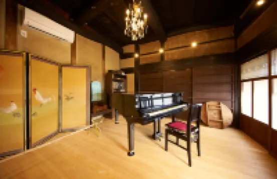 Tetsu-juro （former Ogunis residence） ,  Himeji Castles back parlor-like"400-year-old inn"