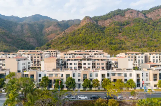 Midnight Grape Hotel Hotels near Spring Woods