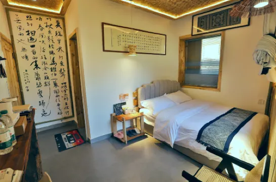 伴橋花語布依非遺主題民宿