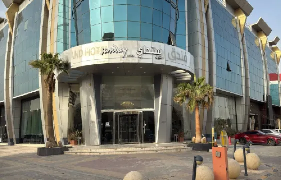 サンデー ビジネス アベニュー フォーマリー ランド ホテル