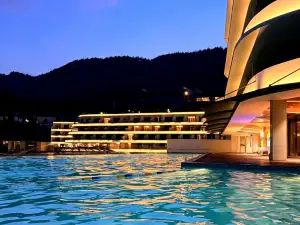 펑후앙 핫 스프링스 완담 그랜드 플라자 로얄