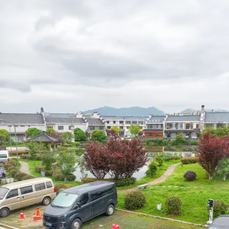 Jiuhua Mountain Jingchen Yinshu Homestay (Jiuhua Mountain Tourist Service Center)