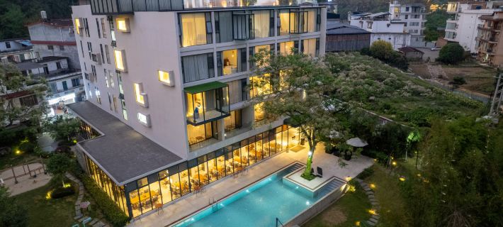 MeTown Resort (Yangshuo Ten-Mile Gallery Yulong River Branch) Hotels in Yangshuo