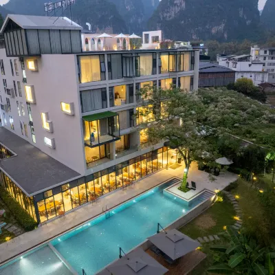 MeTown Resort (Yangshuo Ten-Mile Gallery Yulong River Branch) Hotels near Ten Mile Gallery