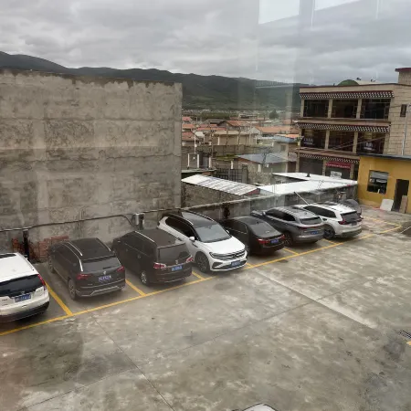 Aba Yunfu Intercontinental Grand Hotel (Gerdeng Monastery)