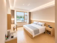 Ruixi Langan Hotel (Ganzi County Gesar Kingdom Scenic Area | White Pagoda Park Scenic Area Branch) - parking