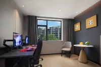 Yi E-Sports Hotel (Taojiang) - 2-Star