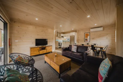 Lakes Edge Holiday Park - Romantic