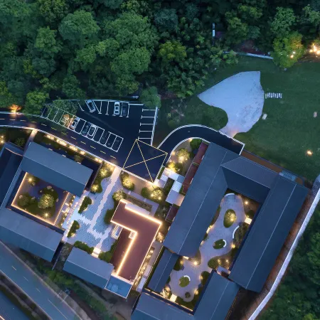 Floral Hotel·Mingye Qiulu Holiday Hotel (North Gate Transfer Center, Lushan Scenic Area)