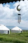 Sayram Lake's Muye Starry Sky Campground - pemandangan pegunungan