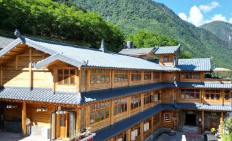 Snow Mountain Home · Tibetan Culture Photography and Food Experience Homestay