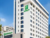 Holiday Inn SHANGHAI HONGQIAO CENTRAL by IHG（Loushanguan Road Metro Station Branch） Hotels near Changning