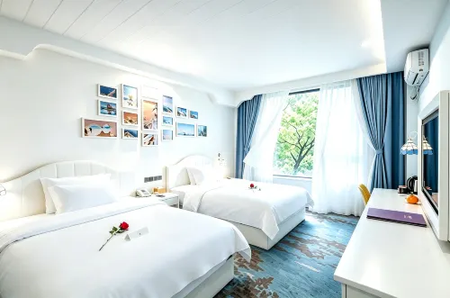 CLOUDS Hotel (Yongsheng) - parking