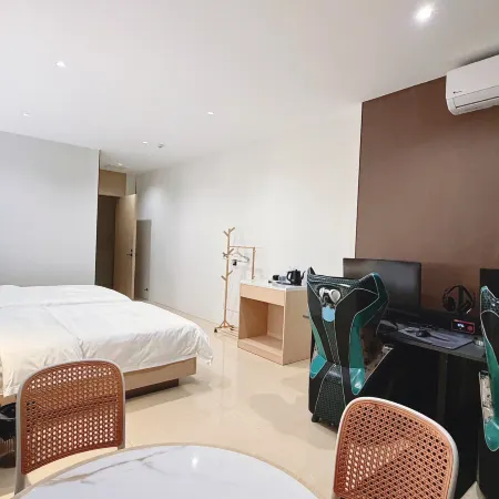 Yunding E-Sports Hotel (Mengding)