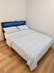 Brand New Spacious 2BR & Large Den Bright Suite, Laundry, 75" TV, Dishwasher, 4min to Bus Shops - 停車場
