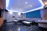 Zhaoping Hualton Hotel