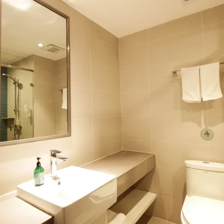 Homeinn Selected Hotel (Harbin West Station University of Technology) Отели рядом с достопримечательностью «Heilongjiang University Gymnasium»