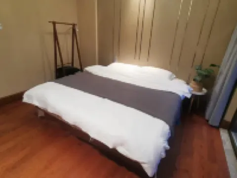 Seaside Cabin Resort B&B Hotels near Golden Beach