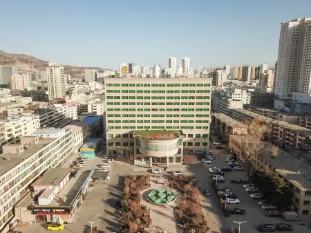 Xining Grand Cross wassim Hotel Отели рядом с достопримечательностью «Huangle Park»