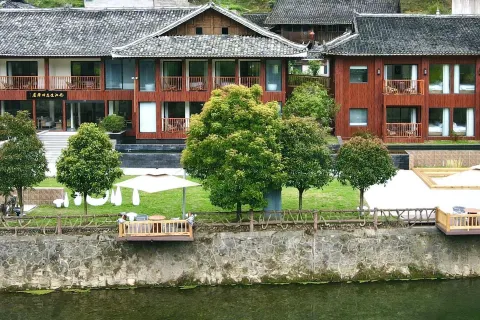 卜拉·丹江田居