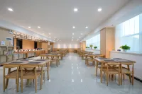 Cloud Hotel Yining