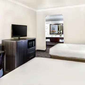 Travelodge by Wyndham Commerce Los Angeles Area