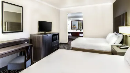 Travelodge by Wyndham Commerce Los Angeles Area Отели в г. Коммерс