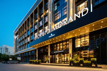 The GiorgioMorandi Hotels (Linyi Jinqueshan Wanda) Отели рядом с Аэропорт Линьи