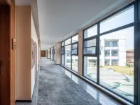 Borrman Hotel (Emei High-speed Railway Station Shuijing Square) Отели в г. Городская зона