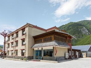 Jiuzhaigou Jiupole Theme Hotel