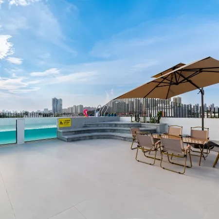 Blue Yuhai BLUE Design Homestay (Beihai Yintan Branch)