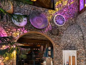 Popular Cultural Hotels in Yulong