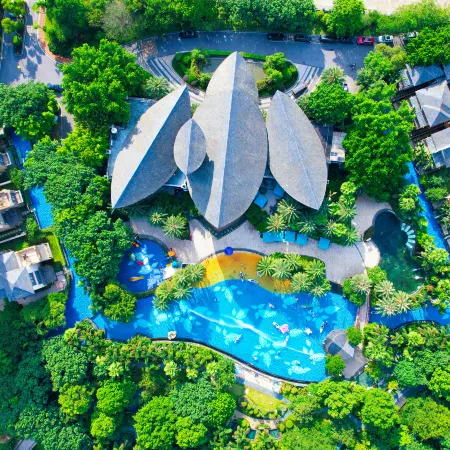 Baodun Lake Hushan Hot Spring Resort