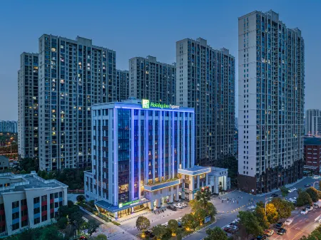 Holiday Inn Express Changsha University Tech City, an IHG Hotel Отели рядом с достопримечательностью «Lushan Temple»
