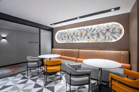 Borrman Hotel (Chongqing Nanping Wanda Plaza Nanping Light Rail Station) Отели рядом с достопримечательностью «Chongqing University of Education (Nanshan Campus)»